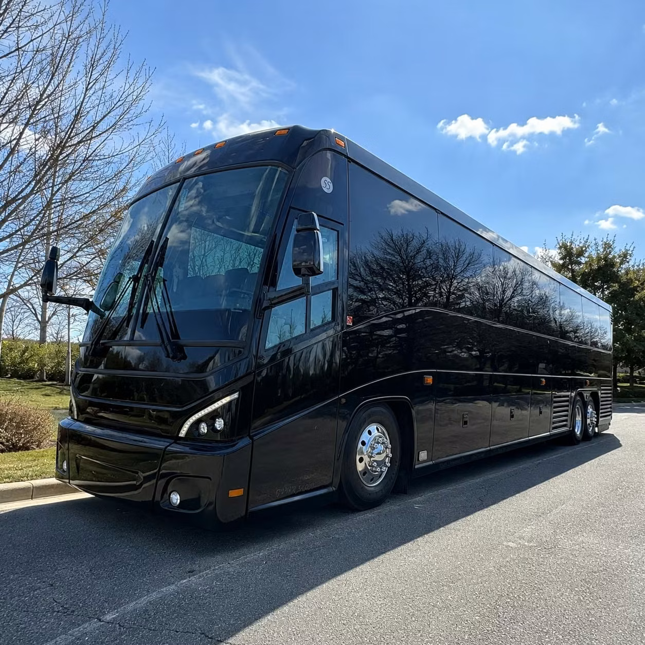 airport transfers and off site parking shuttles for san mateo companies